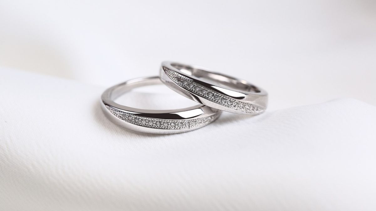 結婚指輪をしていない既婚者イメージ